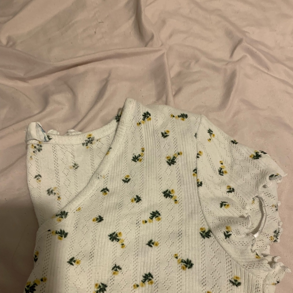 White Flowered Ruffled Crop Top - Picture 7 of 8